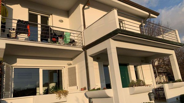 casa indipendente in vendita a Massa in zona Marina di Massa