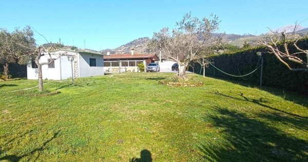 casa indipendente in vendita a Massa in zona Romagnano