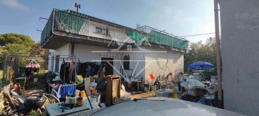 appartamento in vendita a Massa in zona Marina di Massa