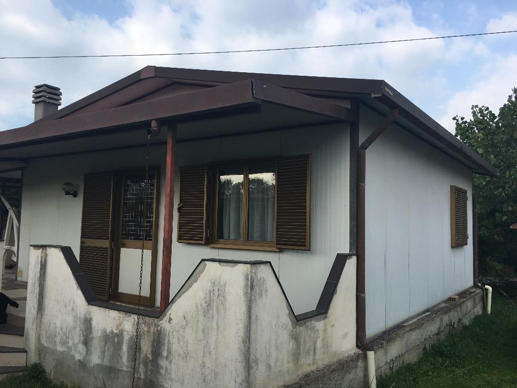 casa indipendente in vendita a Massa in zona Marina di Massa