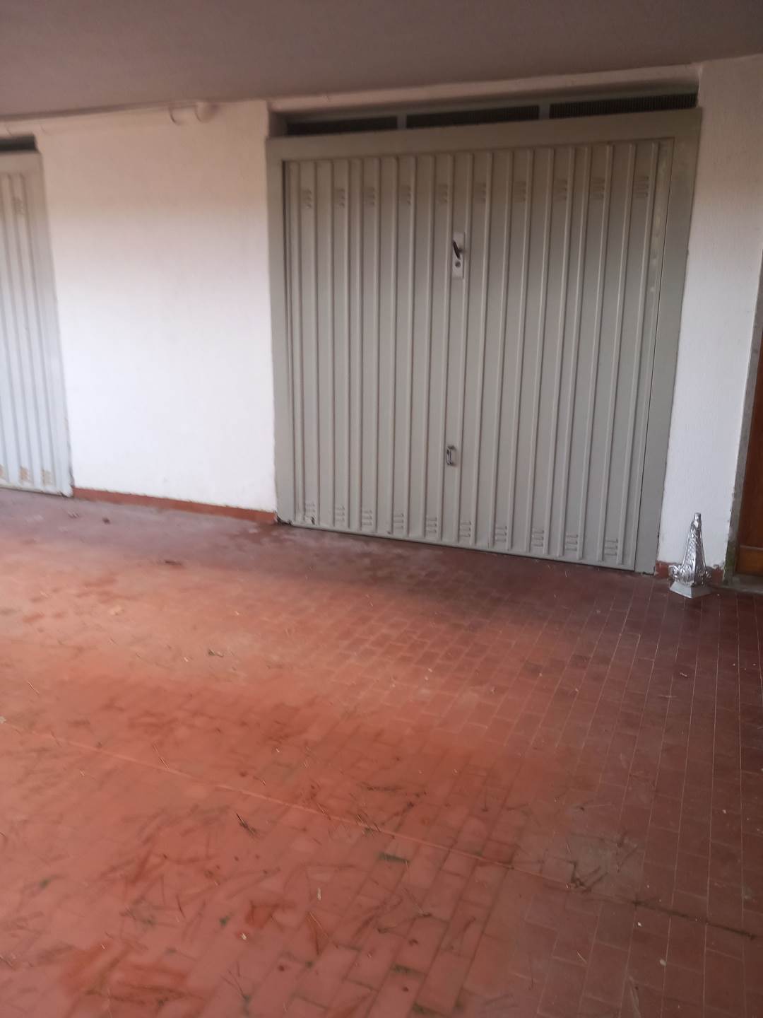 locale di sgombero in vendita a Massa in zona Marina dei Ronchi