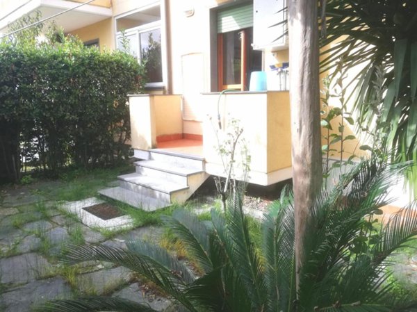 appartamento in vendita a Massa in zona Marina di Massa