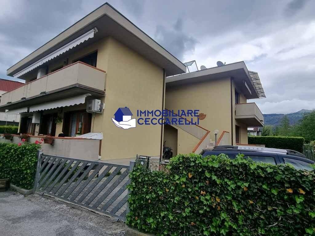 appartamento in vendita a Massa in zona Poveromo