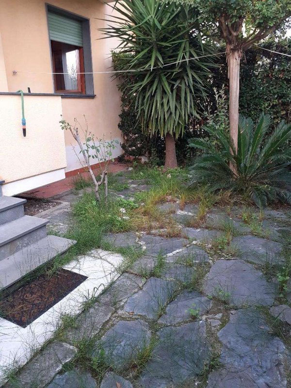 appartamento in vendita a Massa in zona Marina di Massa