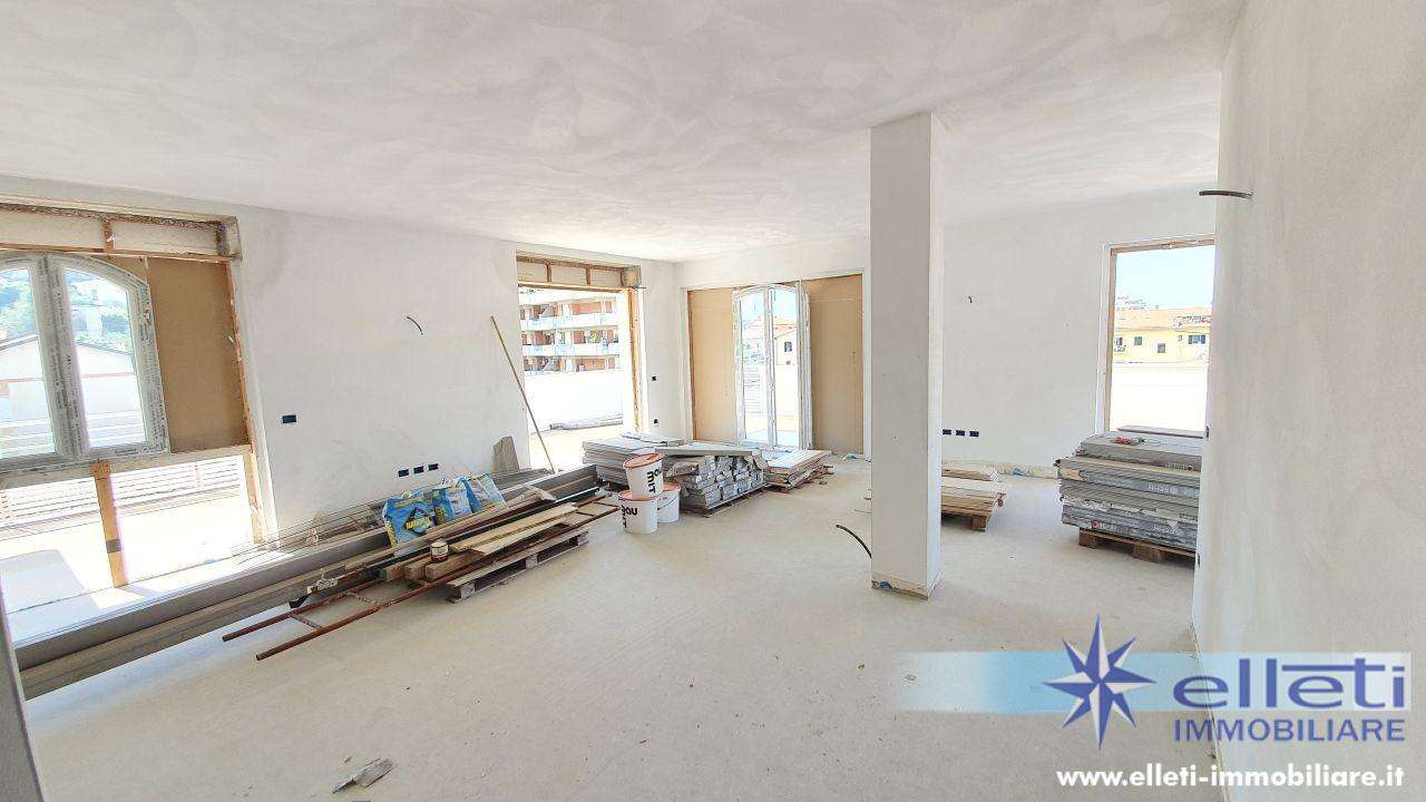 appartamento in vendita a Massa in zona Centro Storico