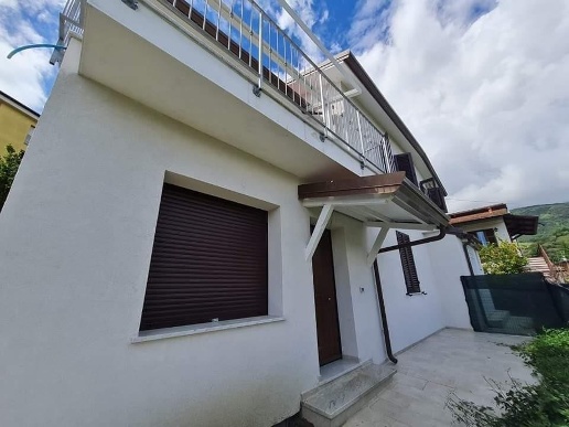 casa indipendente in vendita a Massa in zona Romagnano