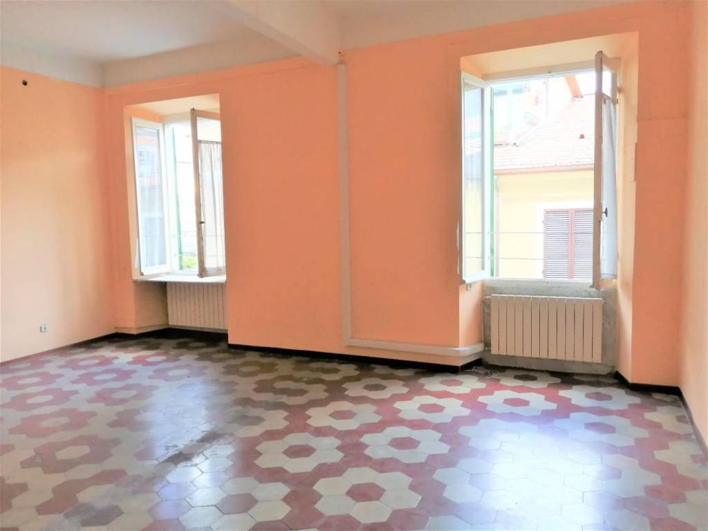 appartamento in vendita a Massa in zona Centro Storico