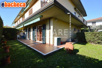 appartamento in vendita a Massa in zona Marina di Massa