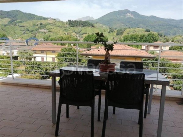 casa indipendente in vendita a Massa in zona Romagnano