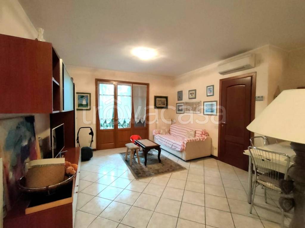 appartamento in vendita a Massa in zona Marina di Massa
