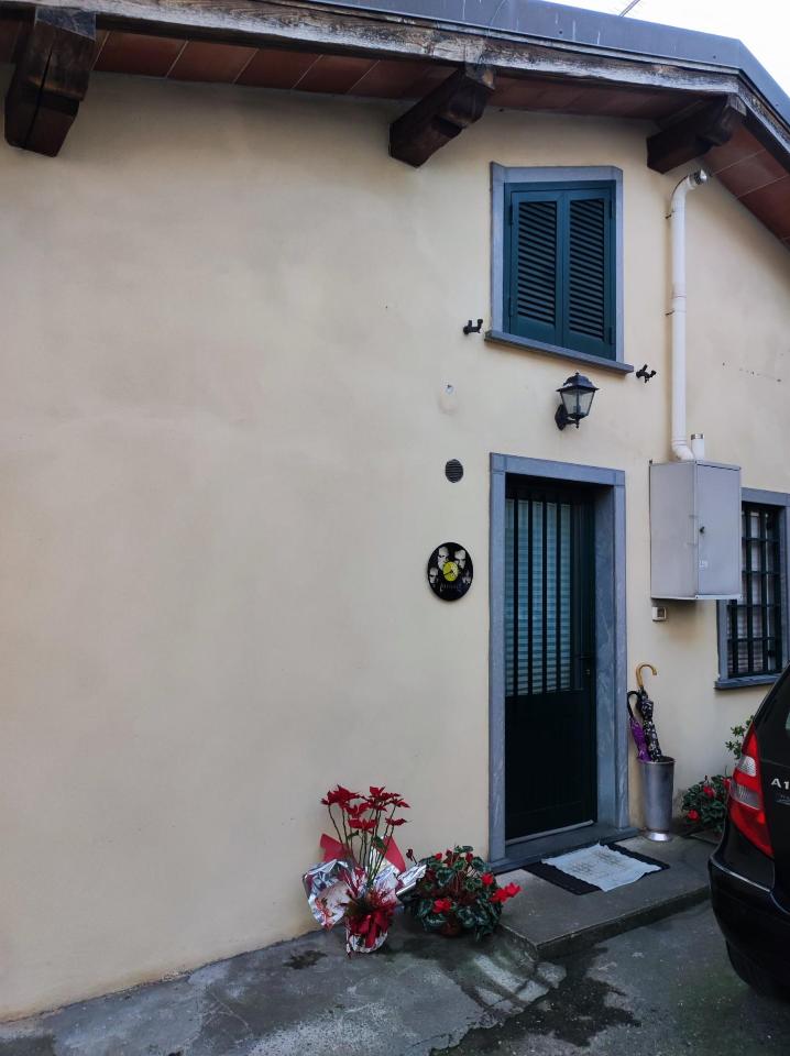 casa indipendente in vendita a Massa in zona Marina di Massa