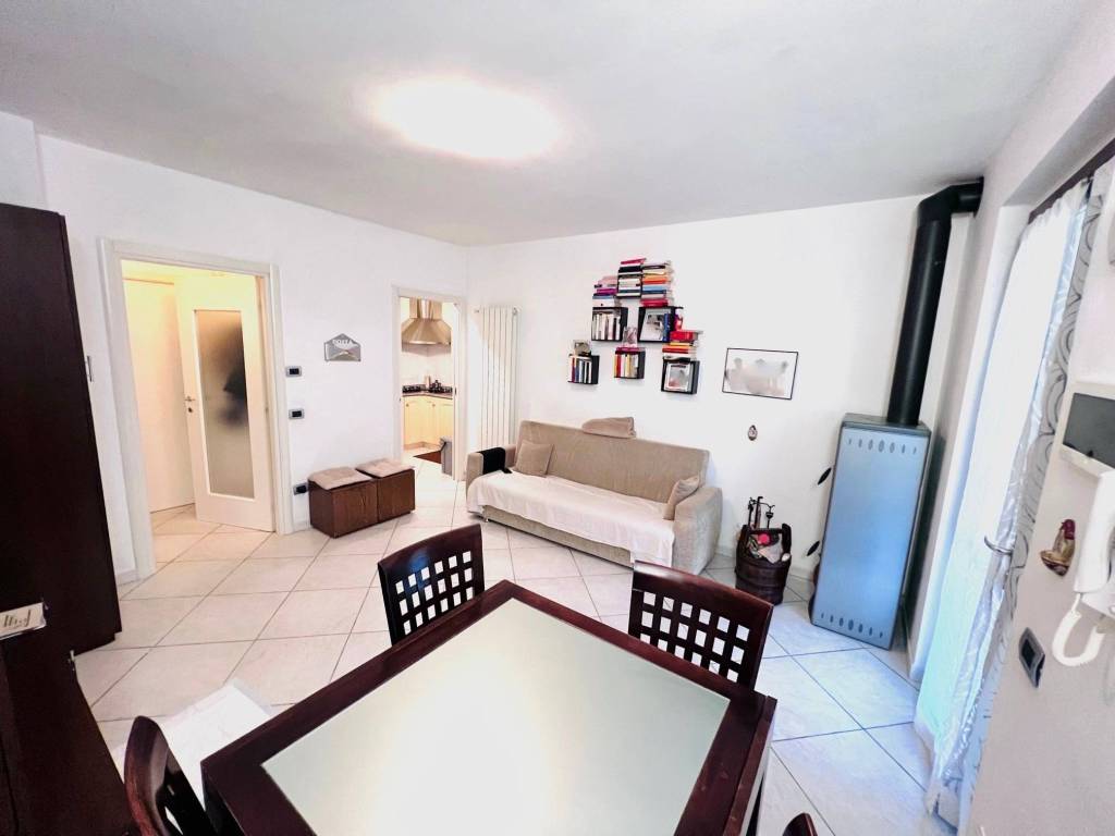 appartamento in vendita a Massa in zona Castagnola