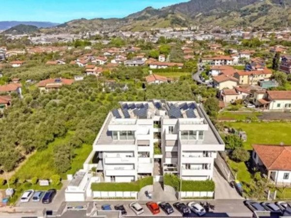 appartamento in vendita a Massa in zona Centro Storico