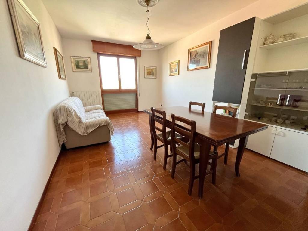 appartamento in vendita a Massa in zona Marina di Massa