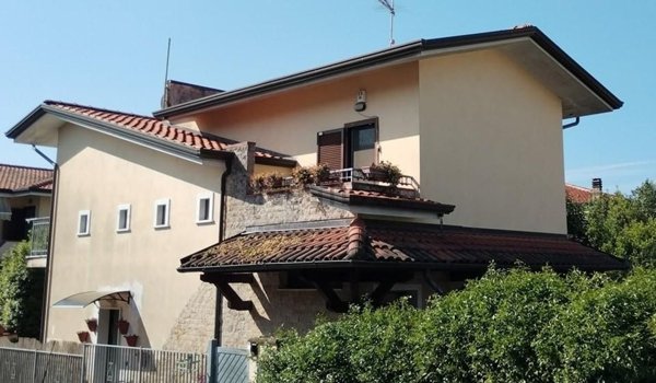 casa indipendente in vendita a Massa in zona Castagnola