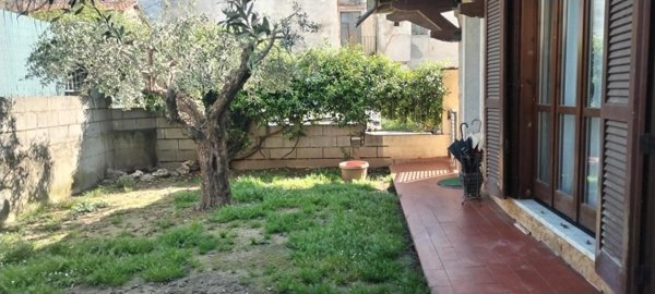 casa indipendente in vendita a Massa in zona Castagnola