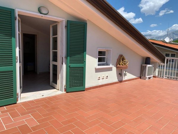 appartamento in vendita a Massa in zona Marina di Massa