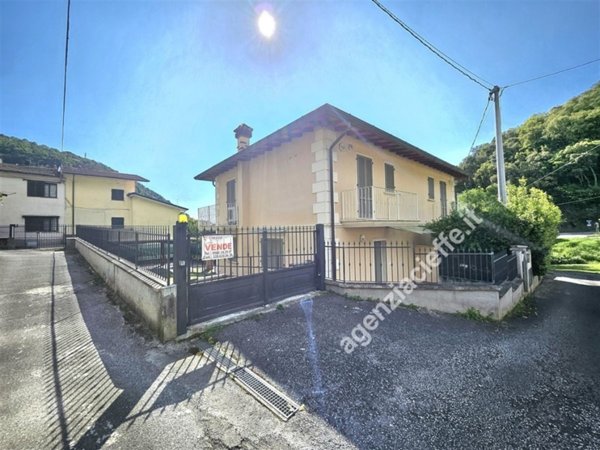 casa indipendente in vendita a Massa