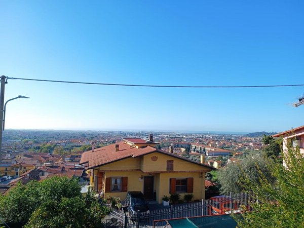 casa indipendente in vendita a Massa in zona Antona