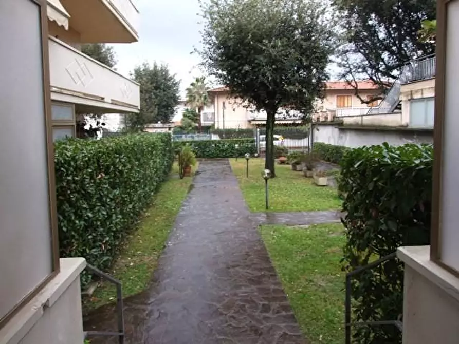 appartamento in vendita a Massa in zona Marina di Massa