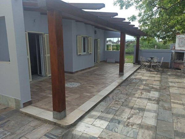 casa indipendente in vendita a Massa in zona Marina di Massa