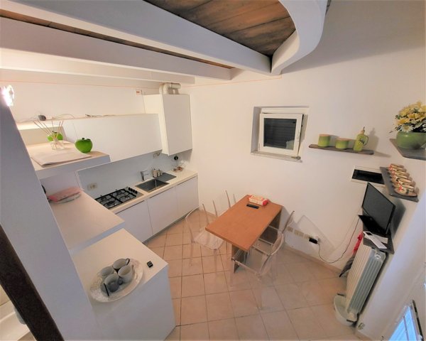 casa semindipendente in vendita a Massa in zona Marina di Massa