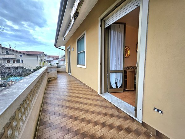 appartamento in vendita a Massa in zona Marina di Massa