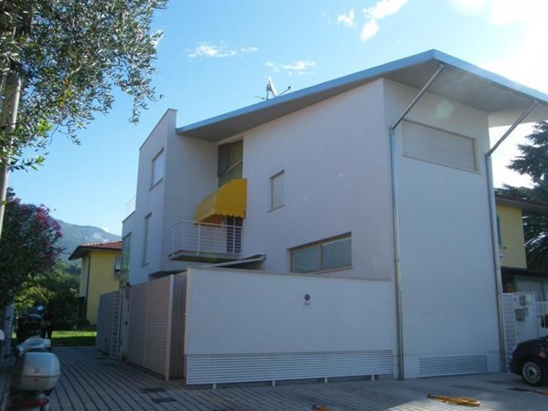 casa semindipendente in vendita a Massa