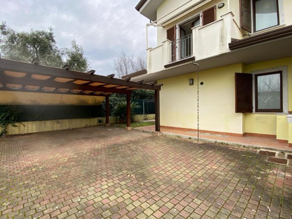 casa indipendente in vendita a Massa in zona Centro Storico