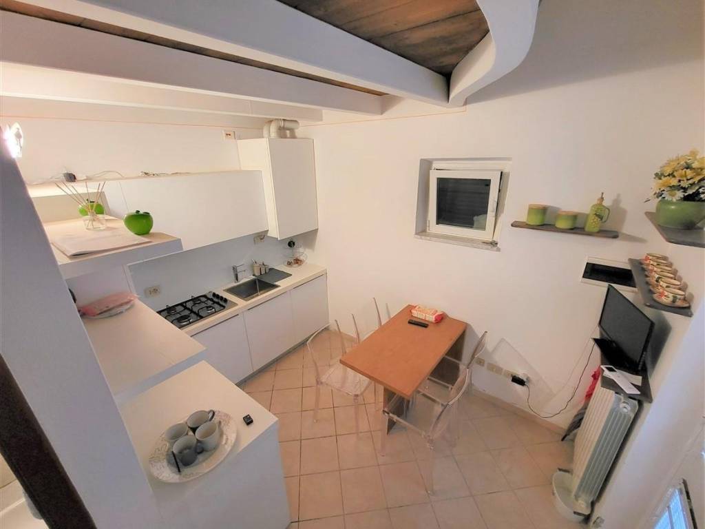 casa semindipendente in vendita a Massa in zona Marina di Massa