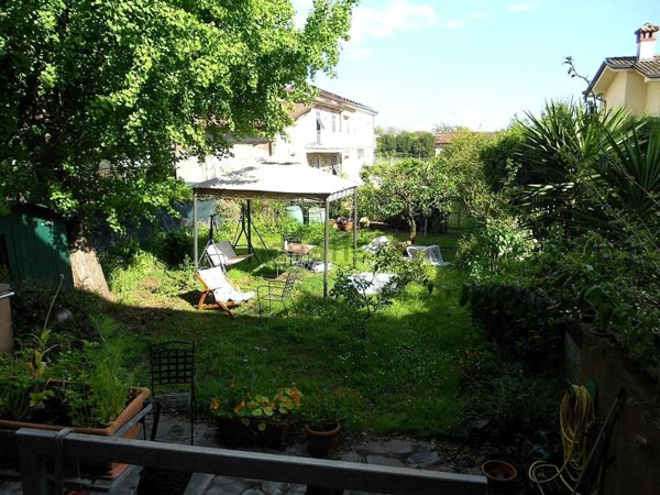 casa indipendente in vendita a Massa in zona Centro Storico