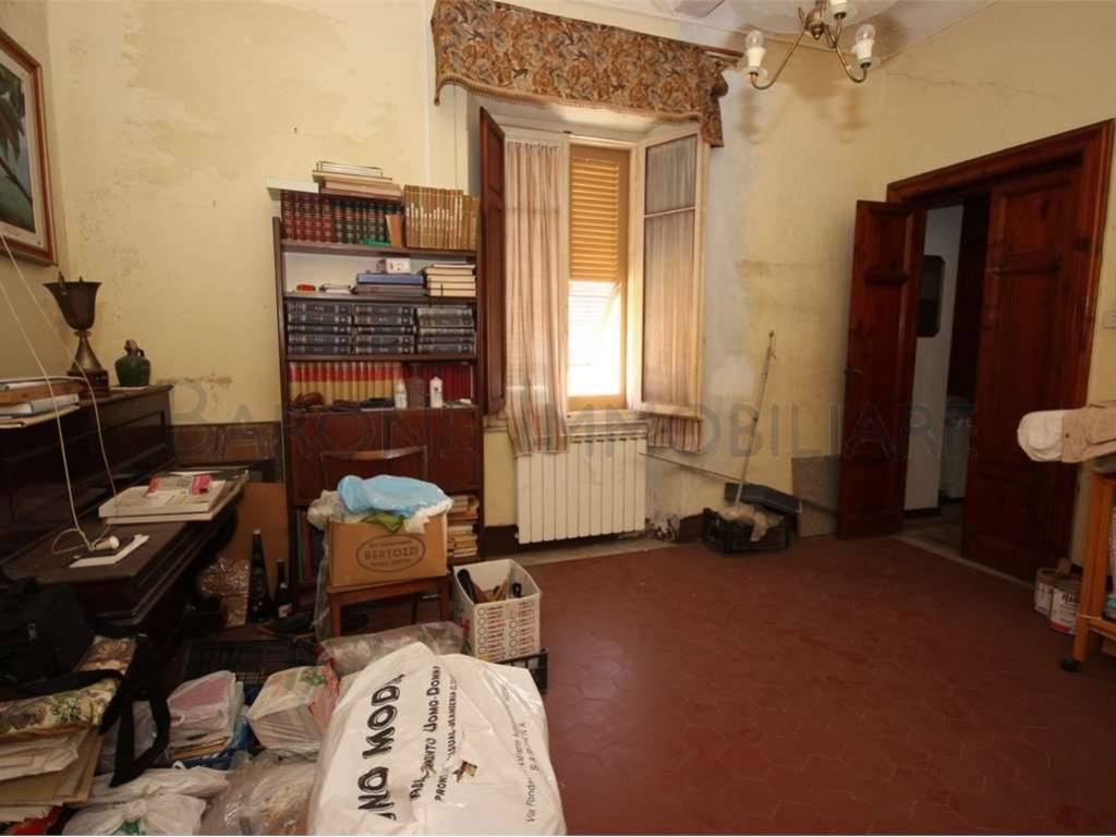 appartamento in vendita a Massa in zona Marina di Massa