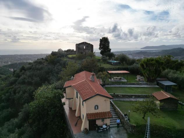 casa indipendente in vendita a Massa