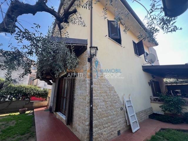 casa indipendente in vendita a Massa in zona Castagnola