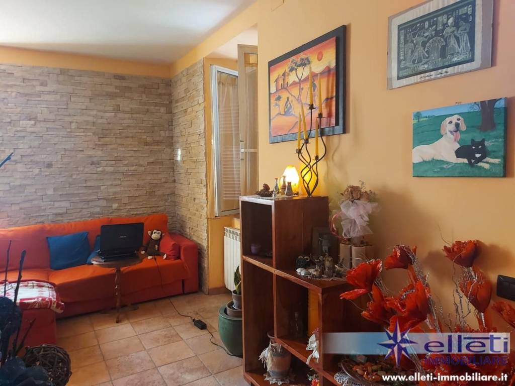 casa indipendente in vendita a Massa in zona Castagnola