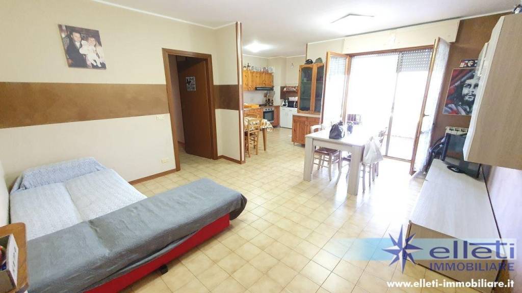 appartamento in vendita a Massa in zona Marina di Massa