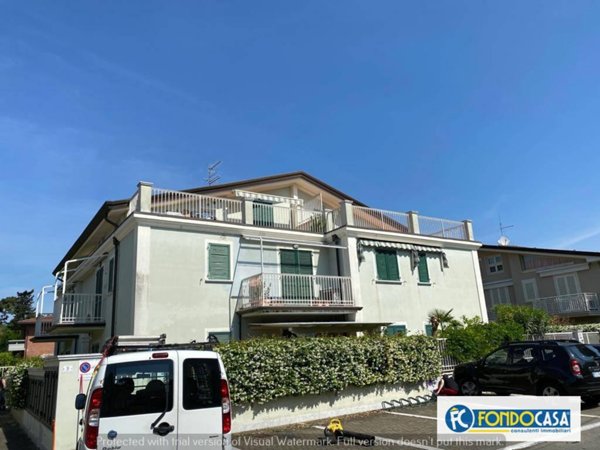 appartamento in vendita a Massa in zona Marina di Massa