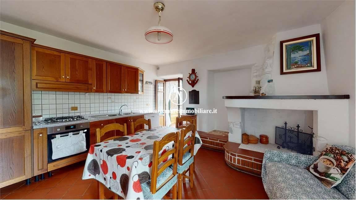 casa indipendente in vendita a Massa in zona Centro Storico