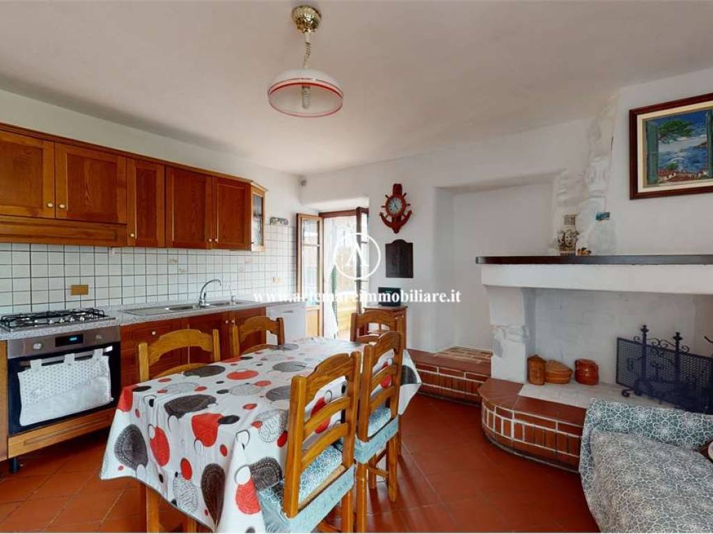 casa indipendente in vendita a Massa in zona Antona