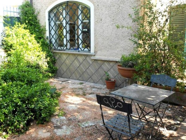 casa indipendente in vendita a Massa in zona Quercioli