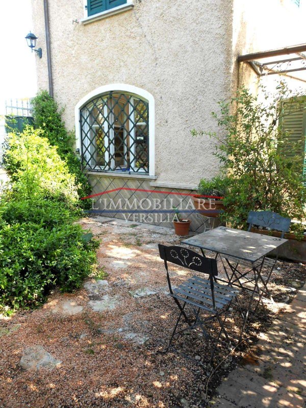 casa indipendente in vendita a Massa in zona Quercioli