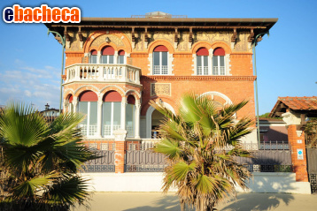 casa indipendente in vendita a Massa in zona Marina di Massa