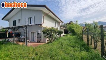 casa indipendente in vendita a Massa in zona Marina dei Ronchi