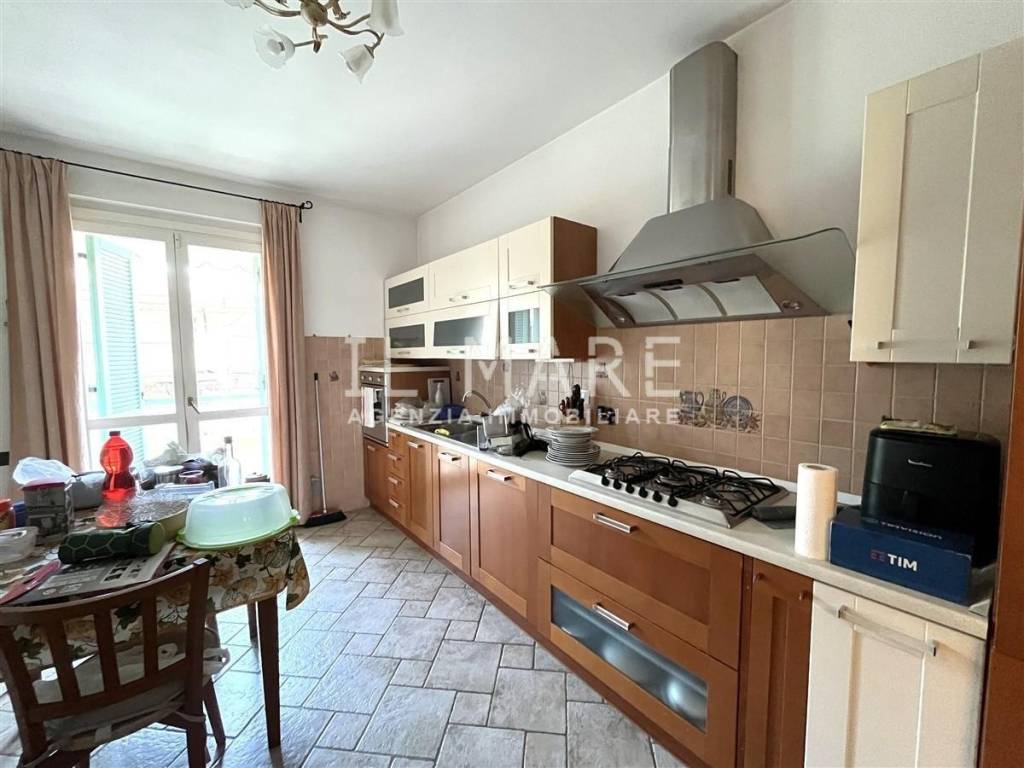 appartamento in vendita a Massa in zona Marina di Massa