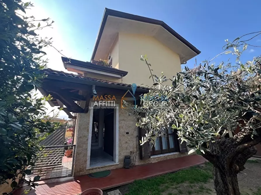 casa indipendente in vendita a Massa in zona Castagnola