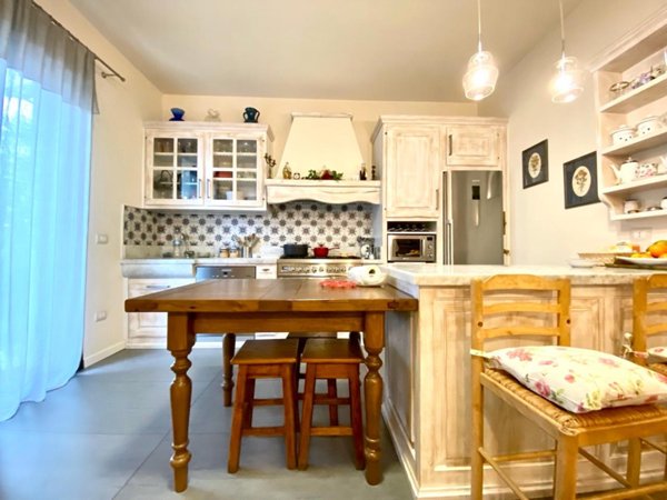 casa indipendente in vendita a Massa in zona Centro Storico
