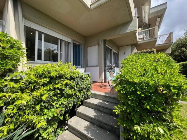 appartamento in vendita a Massa in zona Marina dei Ronchi