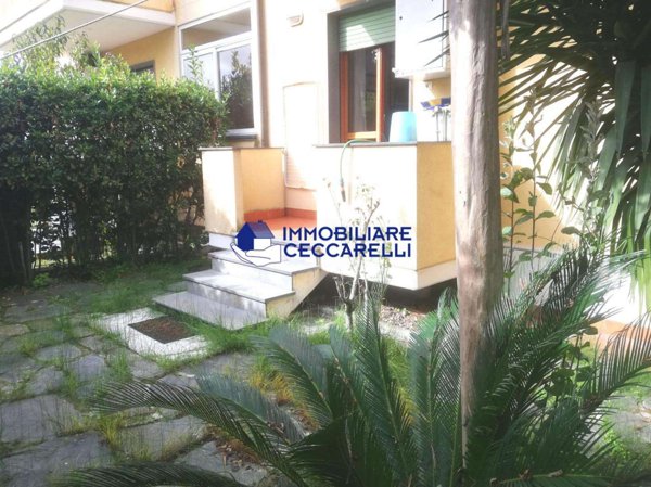 appartamento in vendita a Massa in zona Marina di Massa