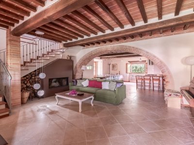 casa indipendente in vendita a Massa