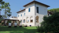 casa indipendente in vendita a Massa in zona Marina dei Ronchi